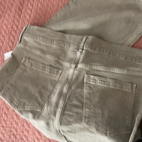 New - Picture 4 of 6